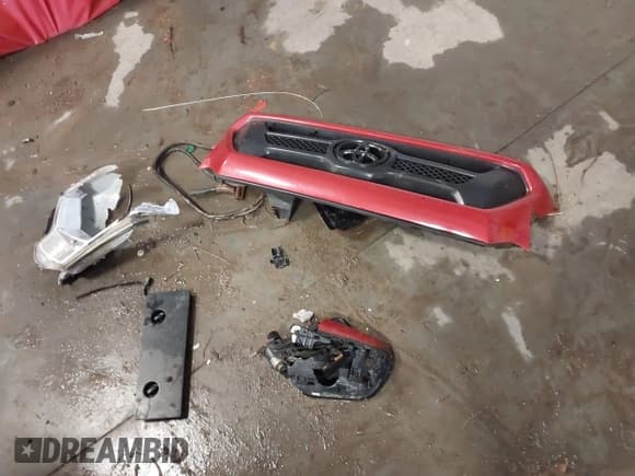 ✅ 2015 Toyota Tacoma • VIN: 5TFUU4EN0FX111701 • Лот: 41275615. Опубликован ранее на IAAI с пробегом 128 255 миль. Бесплатный доступ к архиву аукционных продаж из США и подробный отчёт об истории автомобиля на DreamBid. Изображение 12.