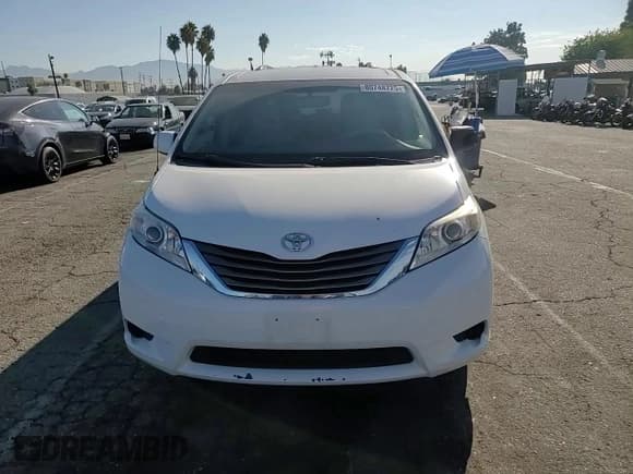 ✅ 2014 Toyota Sienna LE AAS • VIN: 5TDKK3DC7ES482933 • Lot: 80748725. Listed on Copart with 140,049 mi. Free auction sales archive from the USA and detailed vehicle history report at DreamBid. Image 14.
