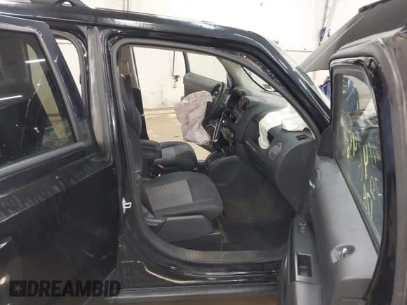 ✅ 2017 Jeep Patriot Latitude • VIN: 1C4NJRFB7HD179691 • Лот: 43648486. Опубликован ранее на IAAI с пробегом 65 595 миль. Бесплатный доступ к архиву аукционных продаж из США и подробный отчёт об истории автомобиля на DreamBid. Изображение 5.