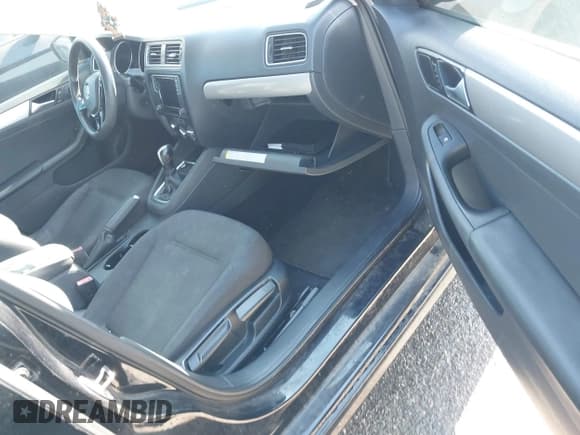 ✅ 2016 Volkswagen Jetta SE • VIN: 3VWD67AJ5GM368680 • Lot: 43682929. Wystawiony na IAAI z przebiegiem 102 108 mil. Bezpłatny archiwum sprzedaży aukcyjnych z USA i szczegółowy raport historii pojazdu na DreamBid. Zdjęcie 5.