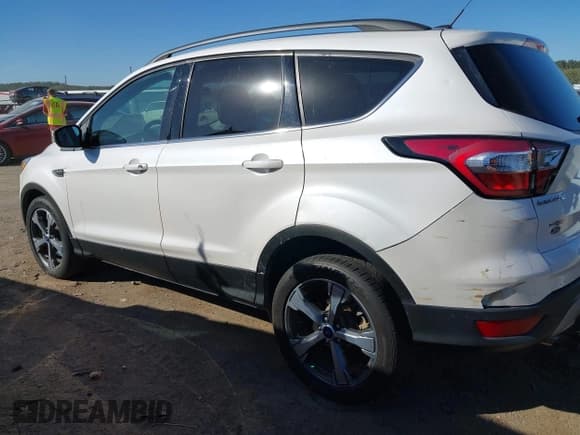 ✅ 2017 Ford Escape SE • VIN: 1FMCU0G98HUE71867 • Lot: 43479509. Wystawiony na IAAI z przebiegiem 73 687 mil. Bezpłatny archiwum sprzedaży aukcyjnych z USA i szczegółowy raport historii pojazdu na DreamBid. Zdjęcie 14.