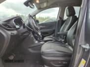 ✅ 2020 Buick Encore Preferred • VIN: KL4CJASB8LB003309 • Lot: 86478985. Wystawiony na Copart z przebiegiem 34 610 mil. Bezpłatny archiwum sprzedaży aukcyjnych z USA i szczegółowy raport historii pojazdu na DreamBid. Zdjęcie 7.