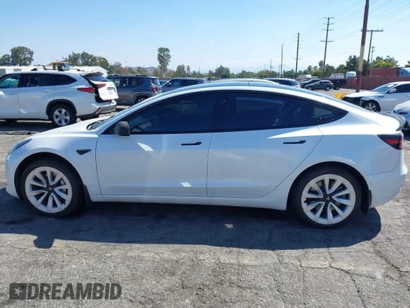 ✅ 2021 Tesla Model 3 Long Range • VIN: 5YJ3E1EB2MF870662 • Lot: 43197010. Listed on IAAI with 60,040 mi. Free auction sales archive from the USA and detailed vehicle history report at DreamBid. Image 15.