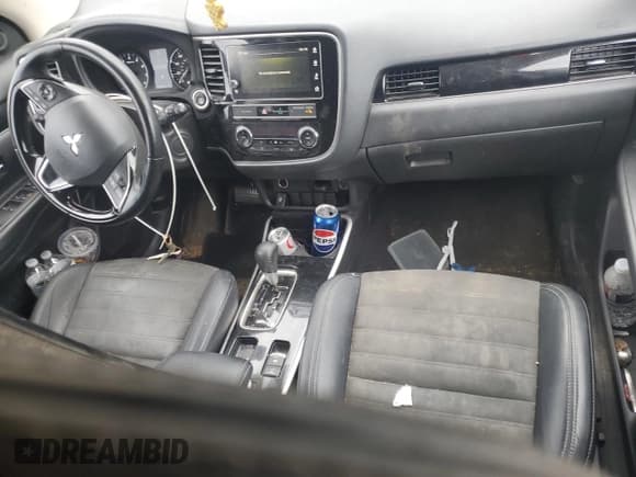 ✅ 2019 Mitsubishi Outlander SE • VIN: JA4AD3A31KZ044682 • Lot: 90239225. Listed on Copart with 154,922 mi. Free auction sales archive from the USA and detailed vehicle history report at DreamBid. Image 8.