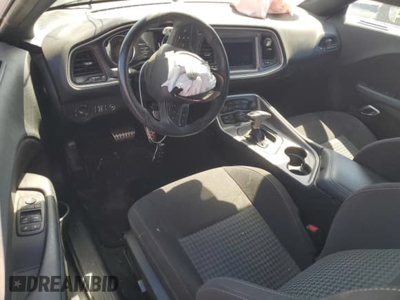 ✅ 2022 Dodge Challenger R/T • VIN: 2C3CDZBT7NH151146 • Lot: 46698844. Wystawiony na Copart z przebiegiem 39 033 mil. Bezpłatny archiwum sprzedaży aukcyjnych z USA i szczegółowy raport historii pojazdu na DreamBid. Zdjęcie 8.