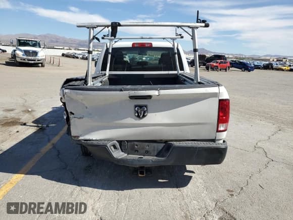 ✅ 2018 Ram 1500 Tradesman • VIN: 1C6RR6FTXJS133279 • Lot: 81083455. Wystawiony na Copart z przebiegiem 58 559 mil. Bezpłatny archiwum sprzedaży aukcyjnych z USA i szczegółowy raport historii pojazdu na DreamBid. Zdjęcie 6.