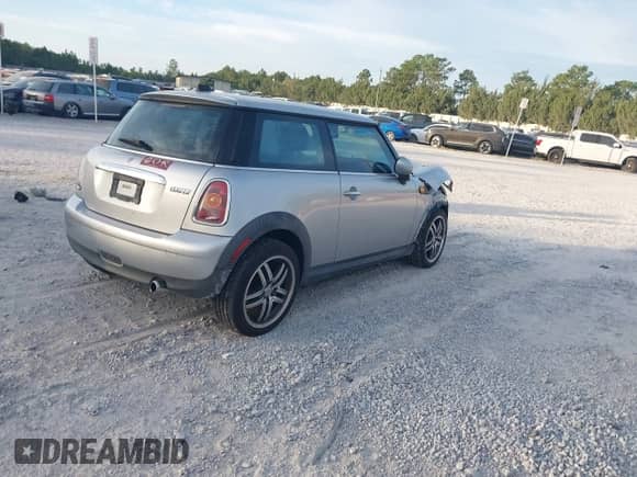 2008 MINI Hardtop с VIN WMWMF33588TT59838, выставлен на аукционе IAAI как лот 43367389 с пробегом 246 154 миль миль и . История ставок и продаж доступна на DreamBid. Изображение 4.