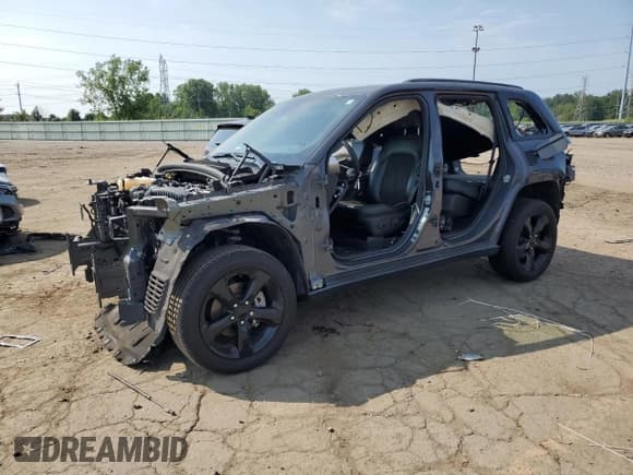 ✅ 2024 Jeep Grand Cherokee Altitude X • VIN: 1C4RJHAG5RC179629 • Лот: 67834195. Опубликован ранее на Copart с пробегом 39 429 миль. Бесплатный доступ к архиву аукционных продаж из США и подробный отчёт об истории автомобиля на DreamBid. Изображение 1.