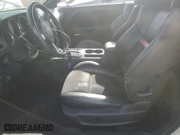 ✅ 2010 Dodge Challenger SRT-8 • VIN: 2B3CJ7DW4AH318204 • Lot: 86770904. Wystawiony na Copart z przebiegiem 91 830 mil. Bezpłatny archiwum sprzedaży aukcyjnych z USA i szczegółowy raport historii pojazdu na DreamBid. Zdjęcie 7.