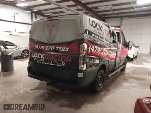 ✅ 2015 Ford Transit Cargo • VIN: 1FTNR1ZM3FKA77580 • Лот: 41298569. Опубликован ранее на IAAI с пробегом 187 683 миль. Бесплатный доступ к архиву аукционных продаж из США и подробный отчёт об истории автомобиля на DreamBid. Изображение 4.