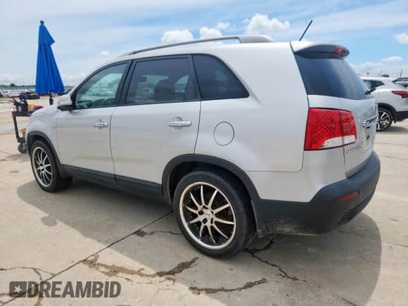 ✅ 2013 Kia Sorento EX • VIN: 5XYKU4A68DG313952 • Lot: 60847025. Listed on Copart with 195,386 mi. Free auction sales archive from the USA and detailed vehicle history report at DreamBid. Image 2.