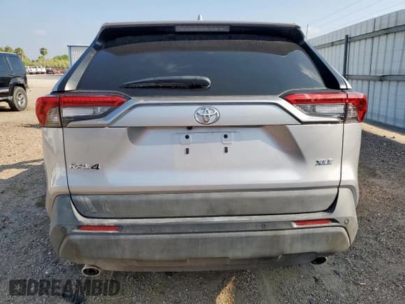 ✅ 2023 Toyota RAV4 XLE Premium • VIN: 2T3C1RFV4PC224798 • Лот: 71798545. Опубликован ранее на Copart с пробегом Не указан. Бесплатный доступ к архиву аукционных продаж из США и подробный отчёт об истории автомобиля на DreamBid. Изображение 6.