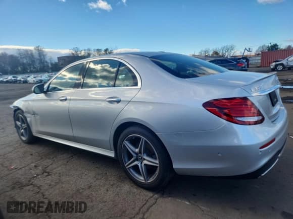 ✅ 2019 Mercedes-Benz E 300 • VIN: WDDZF4KBXKA626637 • Lot: 91657495. Listed on Copart with 111,965 mi. Free auction sales archive from the USA and detailed vehicle history report at DreamBid. Image 2.