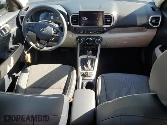 ✅ 2025 Hyundai Venue SEL • VIN: KMHRC8A34SU356271 • Lot: 46292725. Listed on Copart with 2,918 mi. Free auction sales archive from the USA and detailed vehicle history report at DreamBid. Image 8.