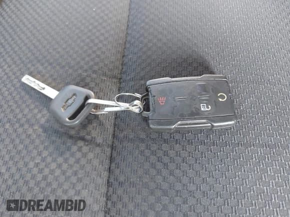 ✅ 2014 Chevrolet Silverado 1500 LT • VIN: 1GCUKREC1EF195422 • Lot: 42053307. Wystawiony na IAAI z przebiegiem 151 391 mil. Bezpłatny archiwum sprzedaży aukcyjnych z USA i szczegółowy raport historii pojazdu na DreamBid. Zdjęcie 11.