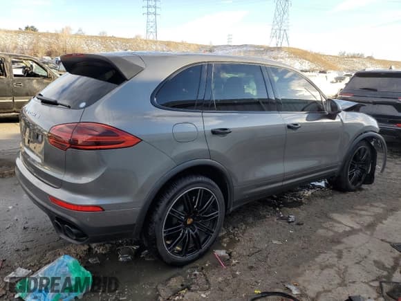 ✅ 2018 Porsche Cayenne S • VIN: WP1AB2A23JLA60329 • Lot: 43561835. Wystawiony na Copart z przebiegiem 63 664 mil. Bezpłatny archiwum sprzedaży aukcyjnych z USA i szczegółowy raport historii pojazdu na DreamBid. Zdjęcie 3.