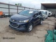 ✅ 2022 Chevrolet Trax LS • VIN: KL7CJNSMXNB503258 • Lot: 42073263. Wystawiony na IAAI z przebiegiem 89 406 mil. Bezpłatny archiwum sprzedaży aukcyjnych z USA i szczegółowy raport historii pojazdu na DreamBid. Zdjęcie 2.