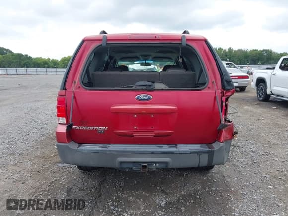 ✅ 2006 Ford Expedition Special Service • VIN: 1FMPU15516LA07183 • Lot: 42896664. Wystawiony na IAAI z przebiegiem 261 091 mil. Bezpłatny archiwum sprzedaży aukcyjnych z USA i szczegółowy raport historii pojazdu na DreamBid. Zdjęcie 16.