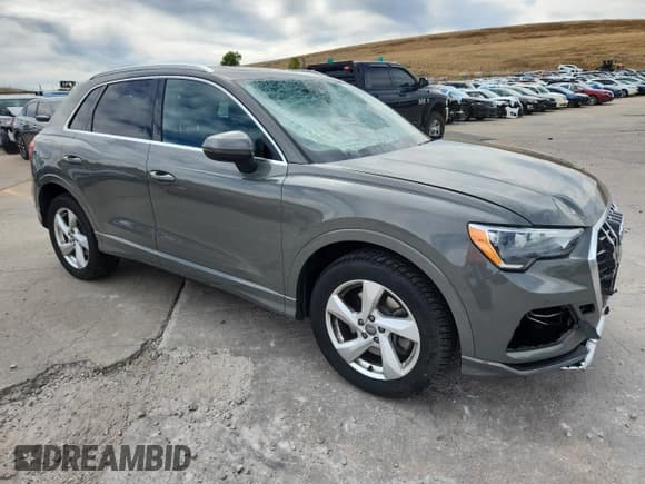 ✅ 2020 Audi Q3 Premium • VIN: WA1AECF35L1084995 • Lot: 81210295. Wystawiony na Copart z przebiegiem 53 175 mil. Bezpłatny archiwum sprzedaży aukcyjnych z USA i szczegółowy raport historii pojazdu na DreamBid. Zdjęcie 4.