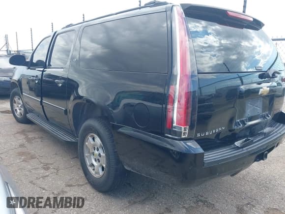 ✅ 2007 Chevrolet Suburban LT • VIN: 3GNFC16017G165602 • Lot: 42680551. Listed on IAAI with 122,310 mi. Free auction sales archive from the USA and detailed vehicle history report at DreamBid. Image 3.