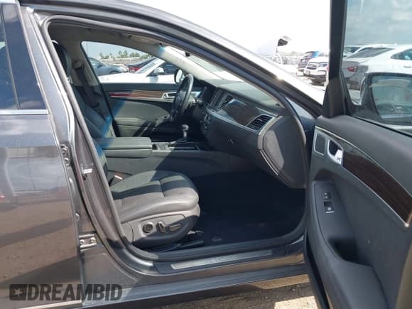 ✅ 2019 Genesis G80 3.8L • VIN: KMHGN4JE0KU300615 • Lot: 43495607. Listed on IAAI with 111,180 mi. Free auction sales archive from the USA and detailed vehicle history report at DreamBid. Image 5.