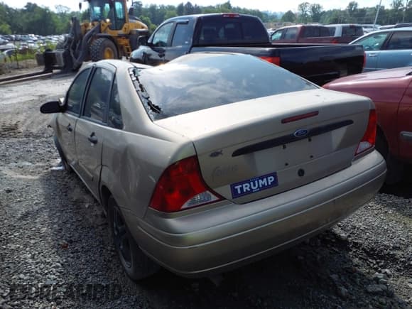 ✅ 2000 Ford Focus SE • VIN: 1FAFP3435YW292500 • Lot: 41173367. Wystawiony na IAAI z przebiegiem 253 898 mil. Bezpłatny archiwum sprzedaży aukcyjnych z USA i szczegółowy raport historii pojazdu na DreamBid. Zdjęcie 3.