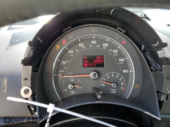 ✅ 2007 Volkswagen Beetle • VIN: 3VWRW31C07M504939 • Lot: 48334535. Listed on Copart with 160,974 mi. Free auction sales archive from the USA and detailed vehicle history report at DreamBid. Image 9.