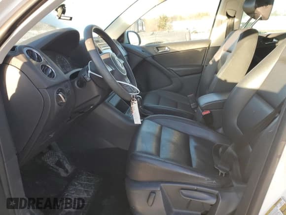 ✅ 2012 Volkswagen Tiguan LE • VIN: WVGAV7AXXCW568697 • Lot: 43210435. Listed on Copart with 181,249 mi. Free auction sales archive from the USA and detailed vehicle history report at DreamBid. Image 7.