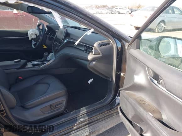 2022 Toyota Camry XSE with VIN 4T1K61BK8NU063080, listed as a IAAI auction lot 41450525 with 28,700 mi miles and . Bid and sale history available at DreamBid. Image 5.