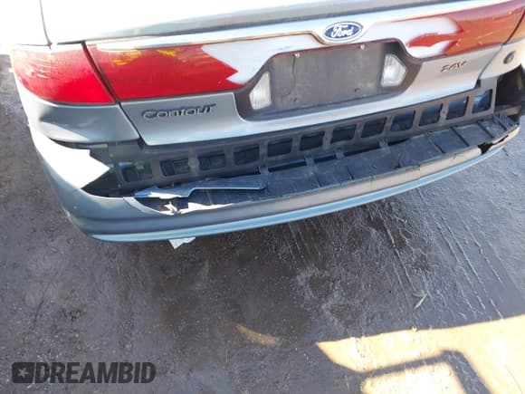 ✅ 2000 Ford Contour SE Fleet • VIN: 1FAFP66L5YK137824 • Lot: 41610477. Wystawiony na IAAI z przebiegiem 120 320 mil. Bezpłatny archiwum sprzedaży aukcyjnych z USA i szczegółowy raport historii pojazdu na DreamBid. Zdjęcie 6.