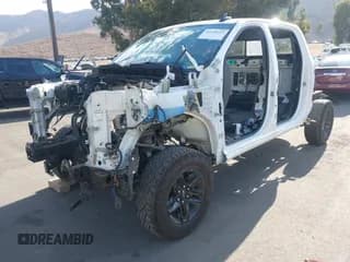 ✅ 2020 Chevrolet Silverado 1500 LT Trail Boss • VIN: 3GCPYFEL5LG376688 • Lot: 43278222. Wystawiony na IAAI z przebiegiem Nie podano. Bezpłatny archiwum sprzedaży aukcyjnych z USA i szczegółowy raport historii pojazdu na DreamBid. Zdjęcie 2.