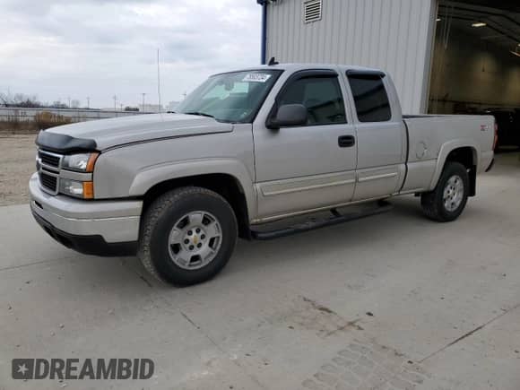 ✅ 2006 Chevrolet Silverado 1500 LS • VIN: 2GCEK19B761111443 • Lot: 78503734. Wystawiony na Copart z przebiegiem 185 283 mil mil. Skorzystaj z bezpłatnego archiwum sprzedaży aukcyjnych z USA i zobacz szczegółowy raport historii pojazdu na DreamBid. Zdjęcie 1.