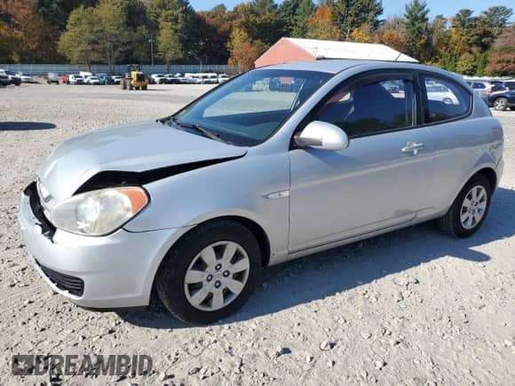 2008 Hyundai Accent GS z VIN KMHCM36C08U066181, wystawiony jako Copart lot #75788514 z przebiegiem 123 446 mil mil oraz Czysty tytuł • Clean title. Historia ofert i sprzedaży dostępna na DreamBid. Obrazek 1.
