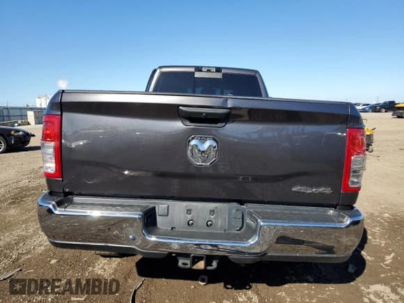 ✅ 2023 Ram 3500 Tradesman • VIN: 3C63R3GL4PG649883 • Lot: 82329555. Wystawiony na Copart z przebiegiem 121 660 mil. Bezpłatny archiwum sprzedaży aukcyjnych z USA i szczegółowy raport historii pojazdu na DreamBid. Zdjęcie 6.