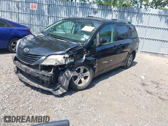 ✅ 2015 Toyota Sienna LE AAS • VIN: 5TDKK3DC2FS589471 • Lot: 42867927. Listed on IAAI with 156,259 mi. Free auction sales archive from the USA and detailed vehicle history report at DreamBid. Image 17.