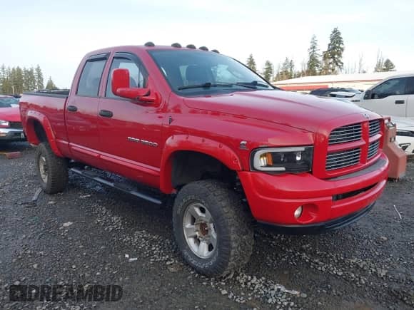 2004 Dodge 3500 ST z VIN 3D7LU38C34G276102, wystawiony jako IAAI lot #41056672 z przebiegiem 216 277 mil mil oraz . Historia ofert i sprzedaży dostępna na DreamBid. Obrazek 1.