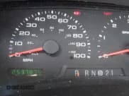 ✅ 2005 Ford Excursion Limited • VIN: 1FMNU43S65EB69363 • Лот: 43645192. Опубликован ранее на IAAI с пробегом 253 787 миль. Бесплатный доступ к архиву аукционных продаж из США и подробный отчёт об истории автомобиля на DreamBid. Изображение 15.