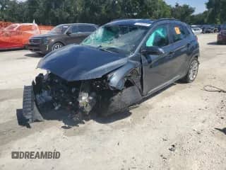 2019 Hyundai Kona Ultimate z VIN KM8K53A51KU194518, wystawiony jako Copart lot #69579905 z przebiegiem 84 529 mil mil oraz Czysty tytuł • Clean title. Historia ofert i sprzedaży dostępna na DreamBid. Obrazek 1.