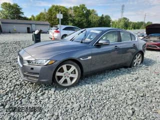 ✅ 2017 Jaguar XE 25t Prestige • VIN: SAJAE4BG4HA956693 • Lot: 65565315. Wystawiony na Copart z przebiegiem 57 575 mil. Bezpłatny archiwum sprzedaży aukcyjnych z USA i szczegółowy raport historii pojazdu na DreamBid. Zdjęcie 1.