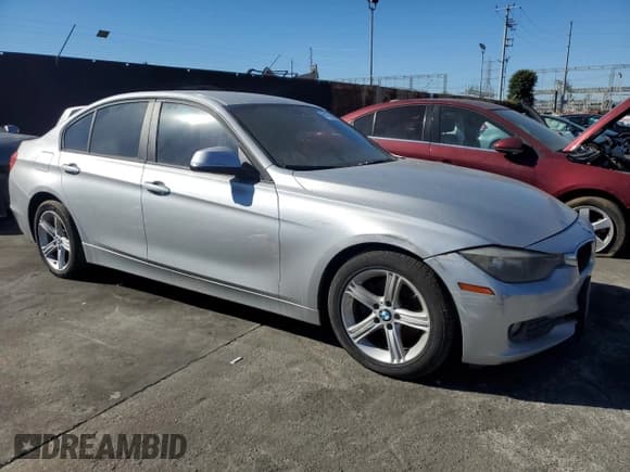 ✅ 2014 BMW 3 Series 328d • VIN: WBA3D3C57EK155129 • Лот: 90136845. Опубликован ранее на Copart с пробегом Не указан. Бесплатный доступ к архиву аукционных продаж из США и подробный отчёт об истории автомобиля на DreamBid. Изображение 4.