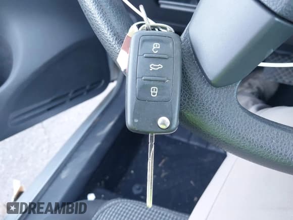 ✅ 2013 Volkswagen Golf • VIN: WVWDB7AJ9DW083345 • Lot: 43640752. Wystawiony na IAAI z przebiegiem 119 876 mil. Bezpłatny archiwum sprzedaży aukcyjnych z USA i szczegółowy raport historii pojazdu na DreamBid. Zdjęcie 11.