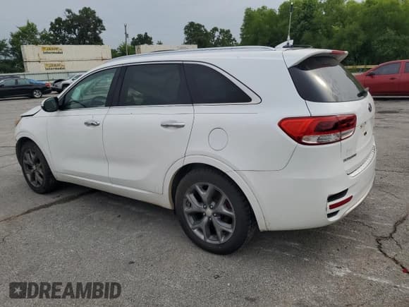 ✅ 2016 Kia Sorento SX • VIN: 5XYPK4A59GG004577 • Лот: 65205075. Опубликован ранее на Copart с пробегом 111 937 миль. Бесплатный доступ к архиву аукционных продаж из США и подробный отчёт об истории автомобиля на DreamBid. Изображение 2.