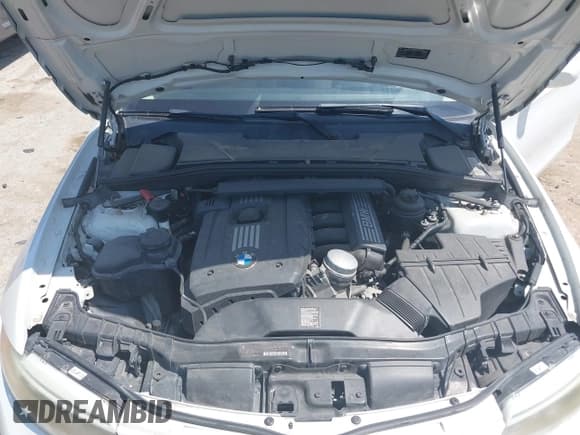 ✅ 2012 BMW 1 Series 128i • VIN: WBAUP7C58CVP23175 • Lot: 42331307. Wystawiony na IAAI z przebiegiem 141 149 mil. Bezpłatny archiwum sprzedaży aukcyjnych z USA i szczegółowy raport historii pojazdu na DreamBid. Zdjęcie 10.