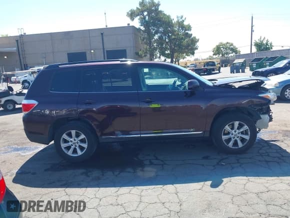 ✅ 2013 Toyota Highlander SE • VIN: 5TDZK3EH9DS139659 • Лот: 43239624. Опубликован ранее на IAAI с пробегом 169 390 миль. Бесплатный доступ к архиву аукционных продаж из США и подробный отчёт об истории автомобиля на DreamBid. Изображение 14.