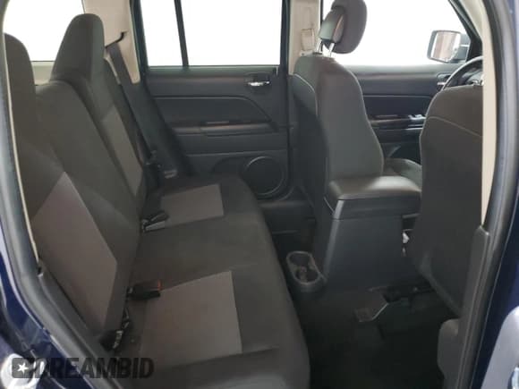 ✅ 2014 Jeep Patriot Latitude • VIN: 1C4NJRFBXED512980 • Lot: 92631485. Wystawiony na Copart z przebiegiem 179 332 mil. Bezpłatny archiwum sprzedaży aukcyjnych z USA i szczegółowy raport historii pojazdu na DreamBid. Zdjęcie 11.