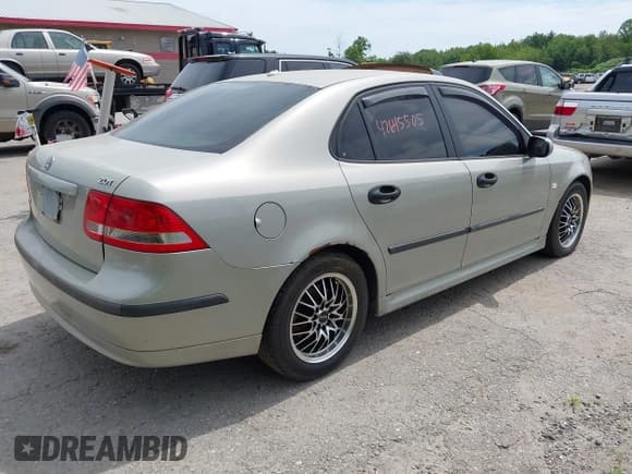 ✅ 2005 Saab 9-3 Arc • VIN: YS3FD49Y851053912 • Lot: 42645505. Wystawiony na IAAI z przebiegiem 210 808 mil. Bezpłatny archiwum sprzedaży aukcyjnych z USA i szczegółowy raport historii pojazdu na DreamBid. Zdjęcie 4.