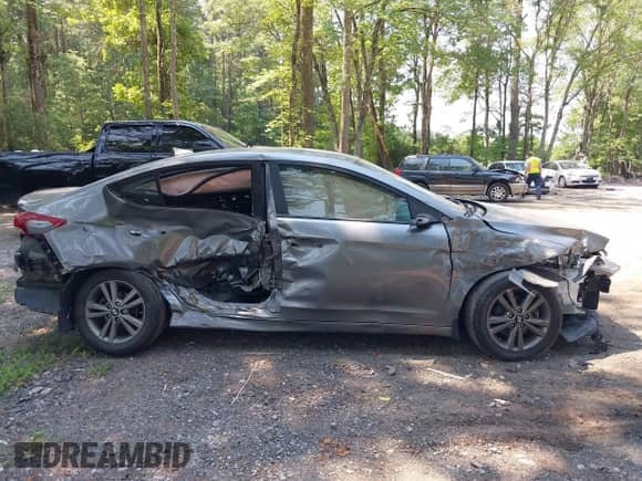 2018 Hyundai Elantra Limited с VIN 5NPD84LF8JH357724, выставлен на аукционе IAAI как лот 42675940 с пробегом 162 078 миль миль и . История ставок и продаж доступна на DreamBid. Изображение 6.