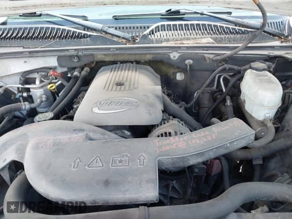 2005 Chevrolet Suburban LS z VIN 1GNFK16ZX5J202174, wystawiony jako IAAI lot #42670445 z przebiegiem 228 129 mil mil oraz . Historia ofert i sprzedaży dostępna na DreamBid. Obrazek 10.