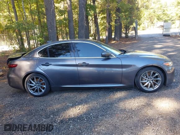 ✅ 2017 Alfa Romeo Giulia Ti • VIN: ZARFAECN9H7549720 • Lot: 43458918. Wystawiony na IAAI z przebiegiem Nie podano. Bezpłatny archiwum sprzedaży aukcyjnych z USA i szczegółowy raport historii pojazdu na DreamBid. Zdjęcie 13.