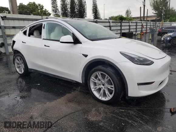 ✅ 2023 Tesla Model Y • VIN: 7SAYGDED1PF962095 • Лот: 71698455. Опубликован ранее на Copart с пробегом 17 383 миль. Бесплатный доступ к архиву аукционных продаж из США и подробный отчёт об истории автомобиля на DreamBid. Изображение 4.